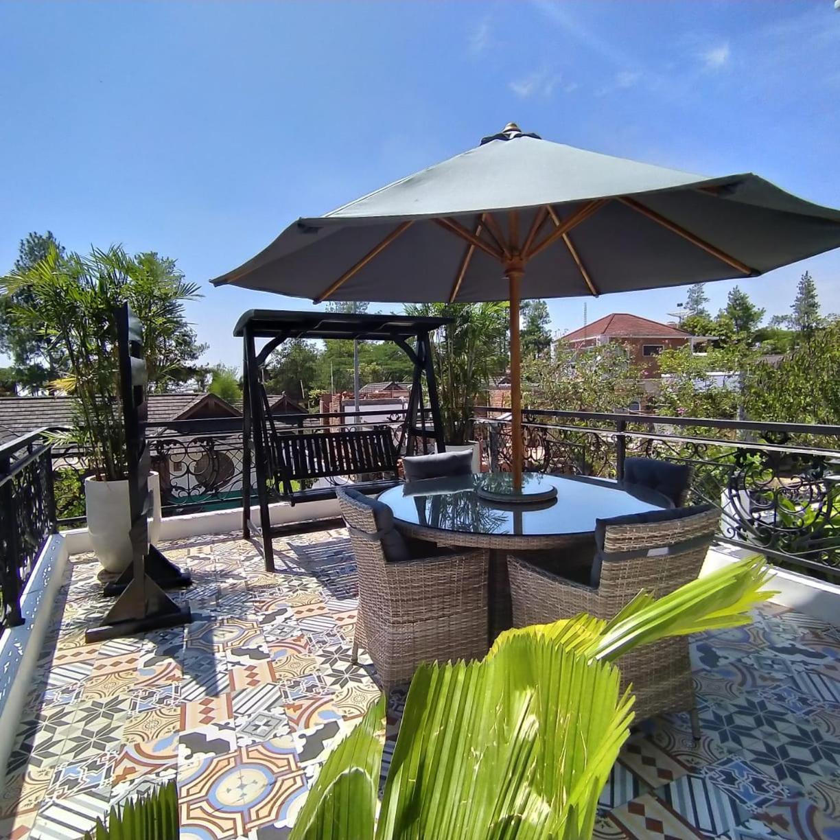 Villa Kota Bunga Malini 7 Cinengangirang Exterior photo